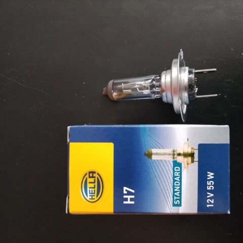 Hella standard automotive headlight bulb (Bulb Type. H7) Part No. 8GH 178 555-011)