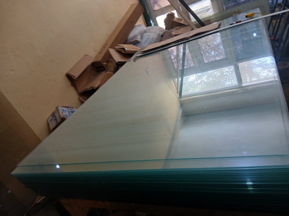 gallery-20260617124716393 Clear glass