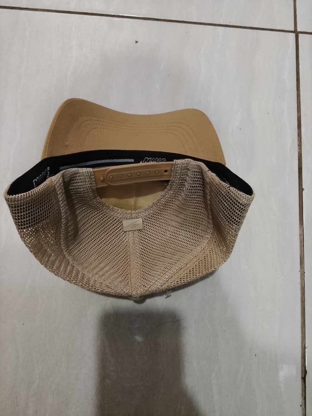 Caps