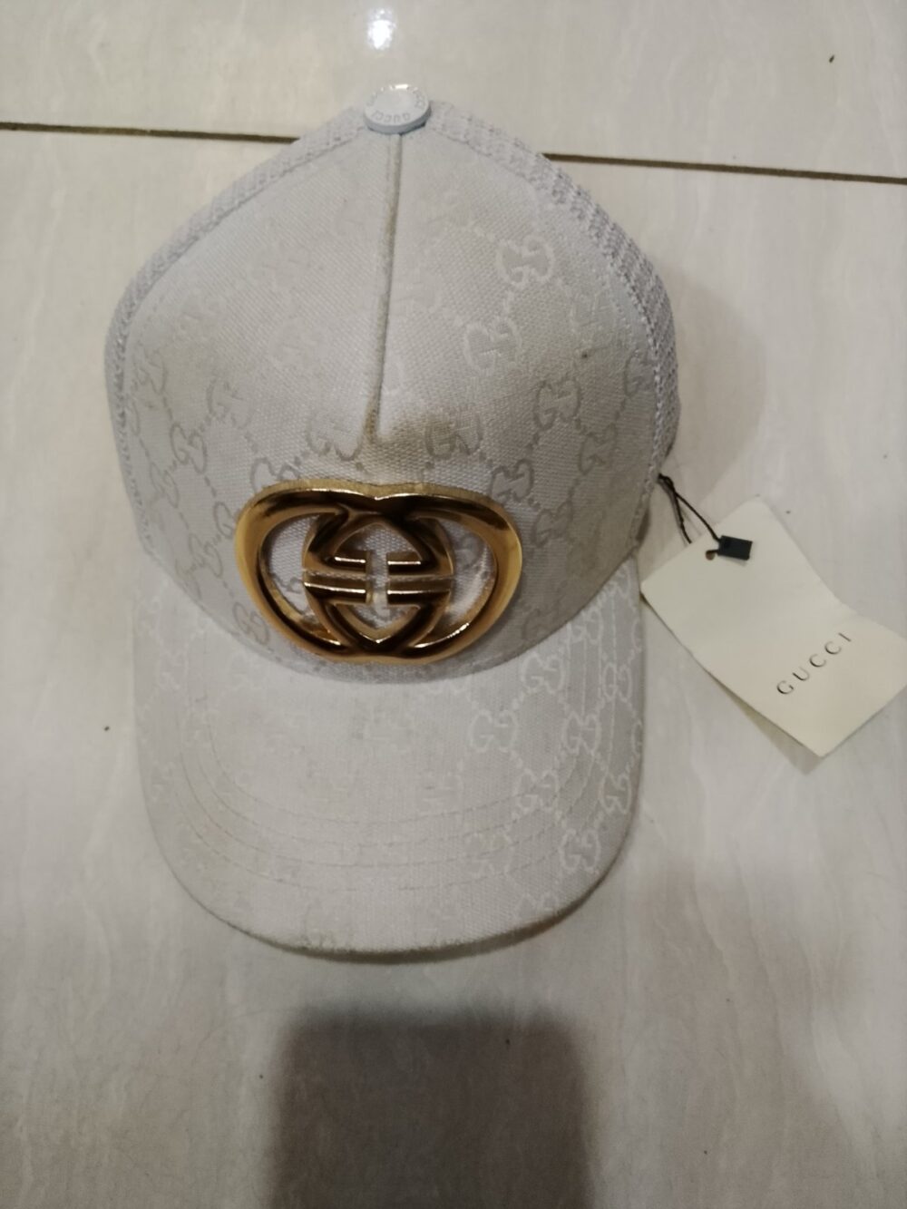 Caps