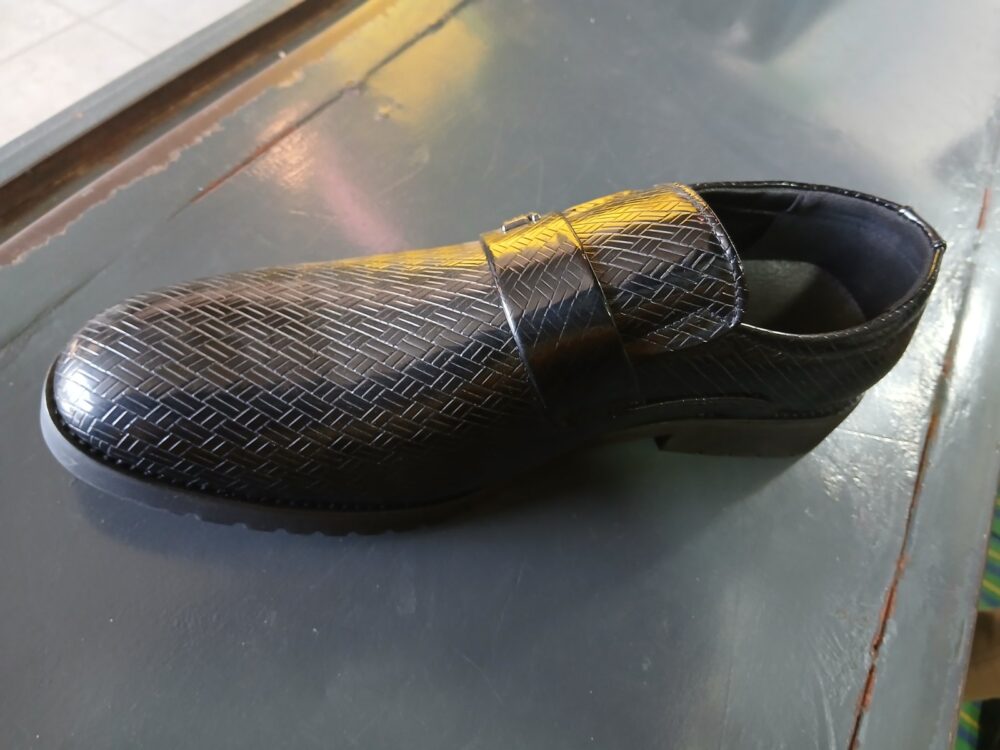 Decent shoe