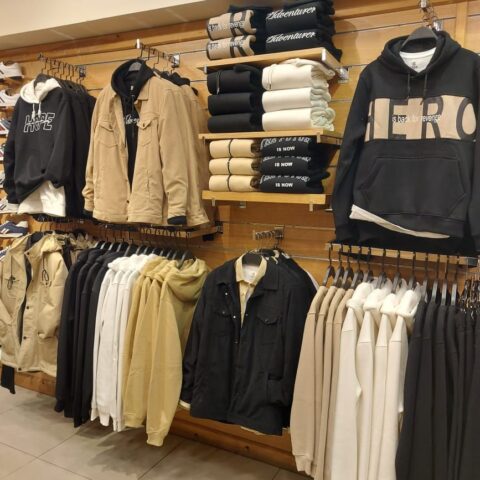 beige Burberry T-shirt