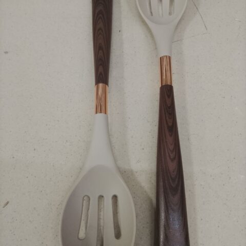 Strainer spoon