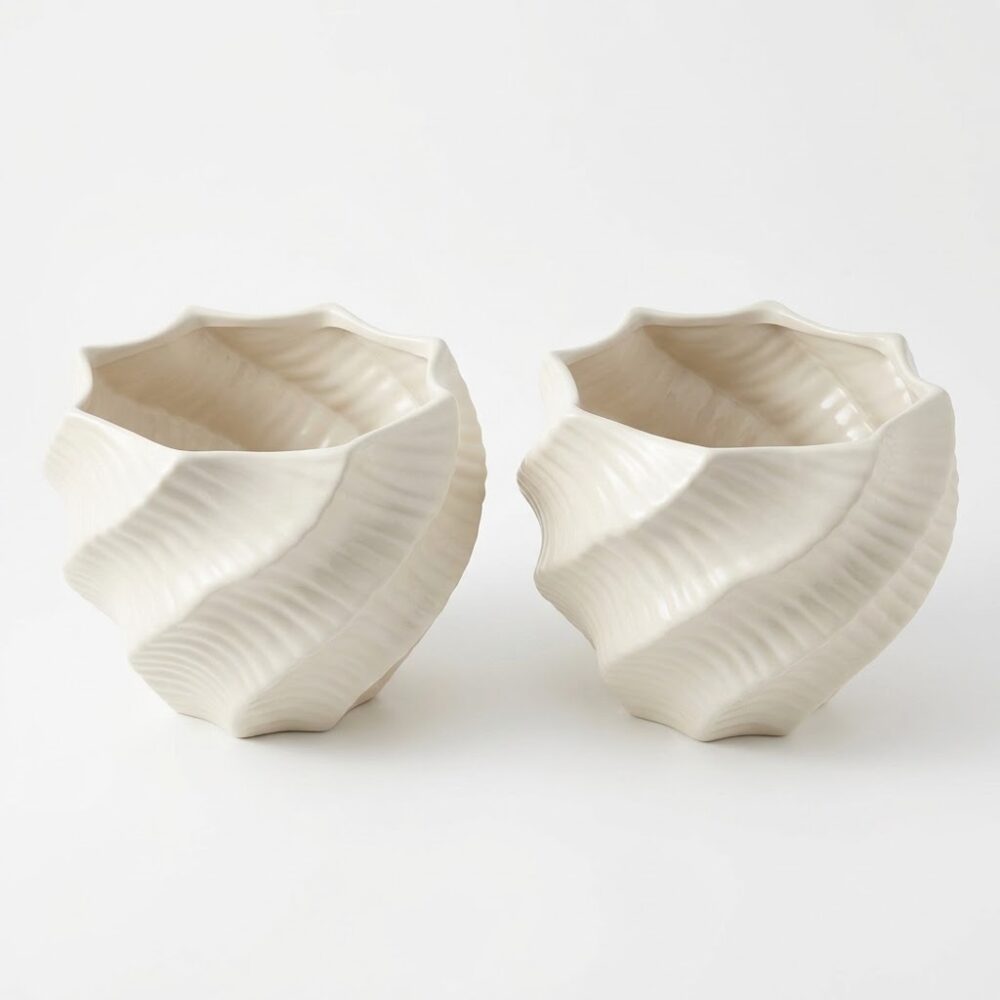 da9ab350-95f8-42bf-9027-4d83c5ed0467 Vase