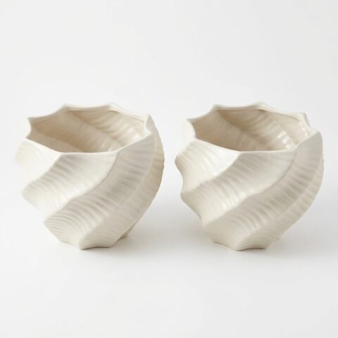 da9ab350-95f8-42bf-9027-4d83c5ed0467 Vase